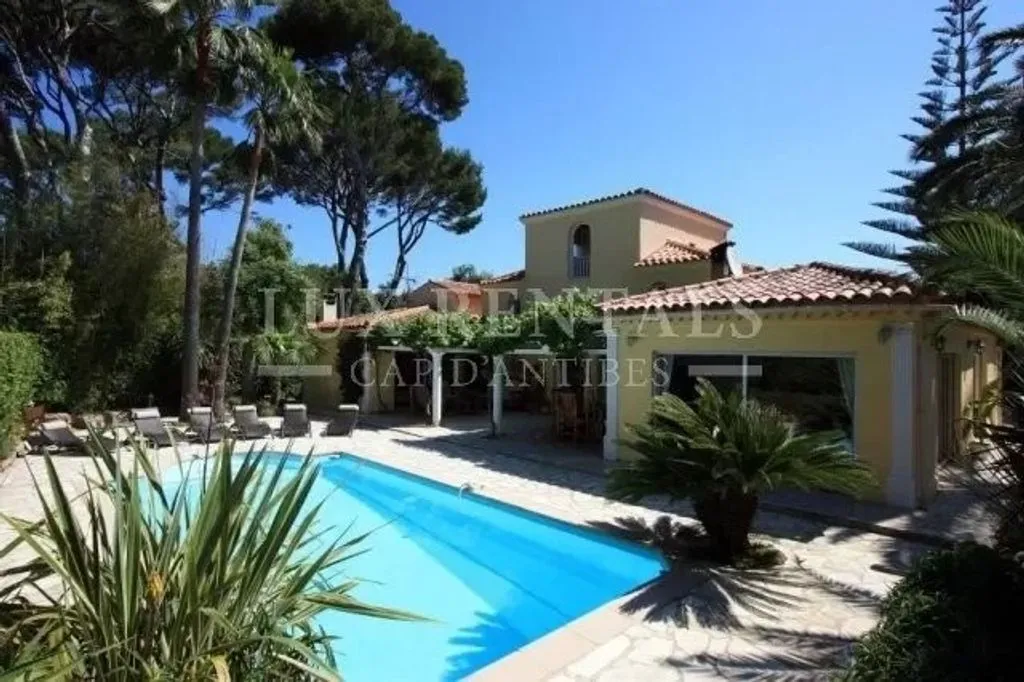 Piscine - Villa Luxueuse avec Piscine à Antibes
