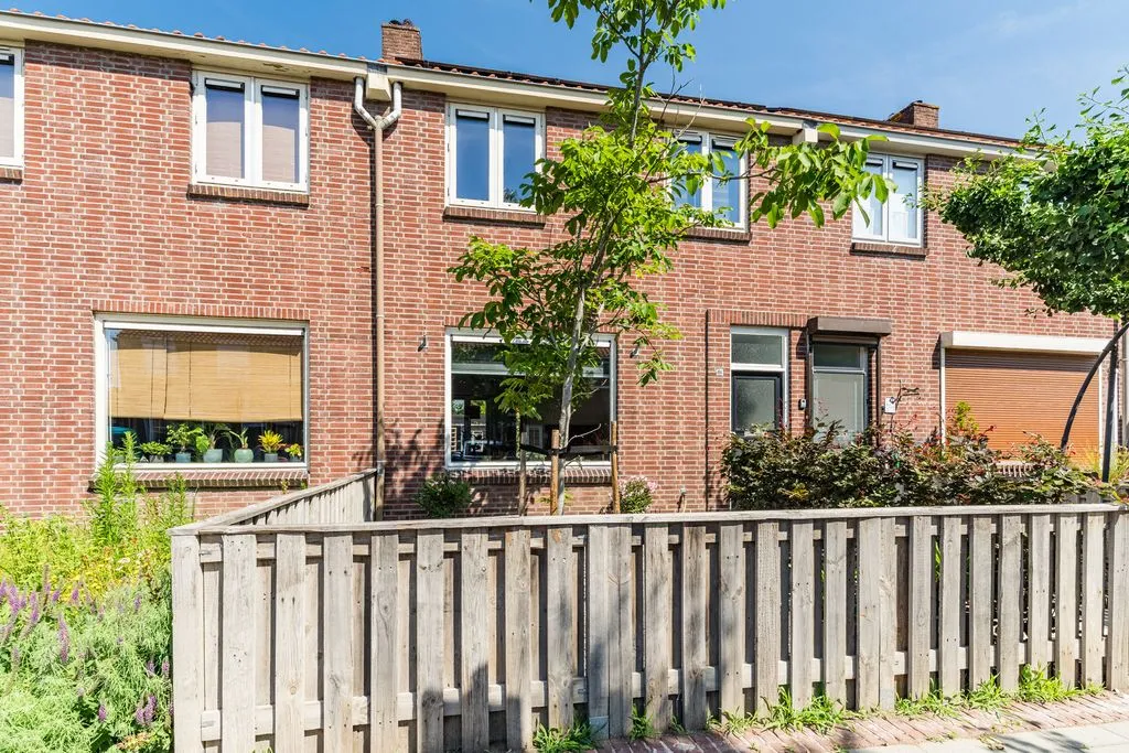 Välivaade - Modernised Semi-Detached House with Solar Panels in Oss