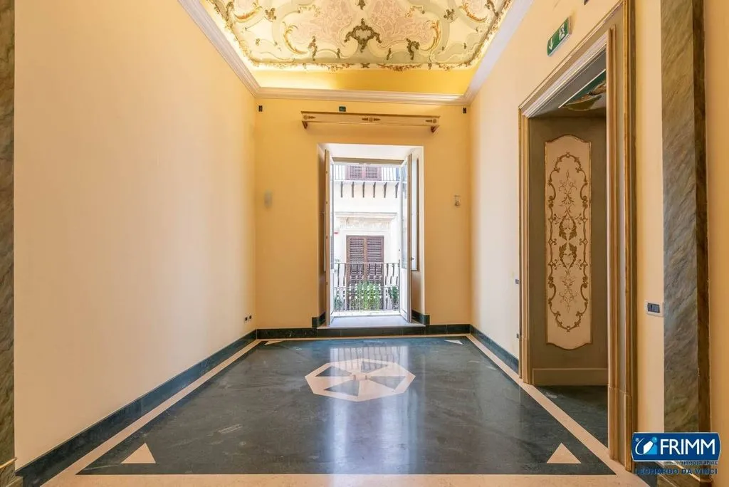 Hallway - Restored Flat with Frescoes in Palermo