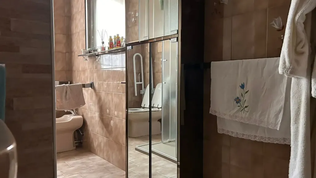 Salles de bain - Apartment with Terrace in Piacenza