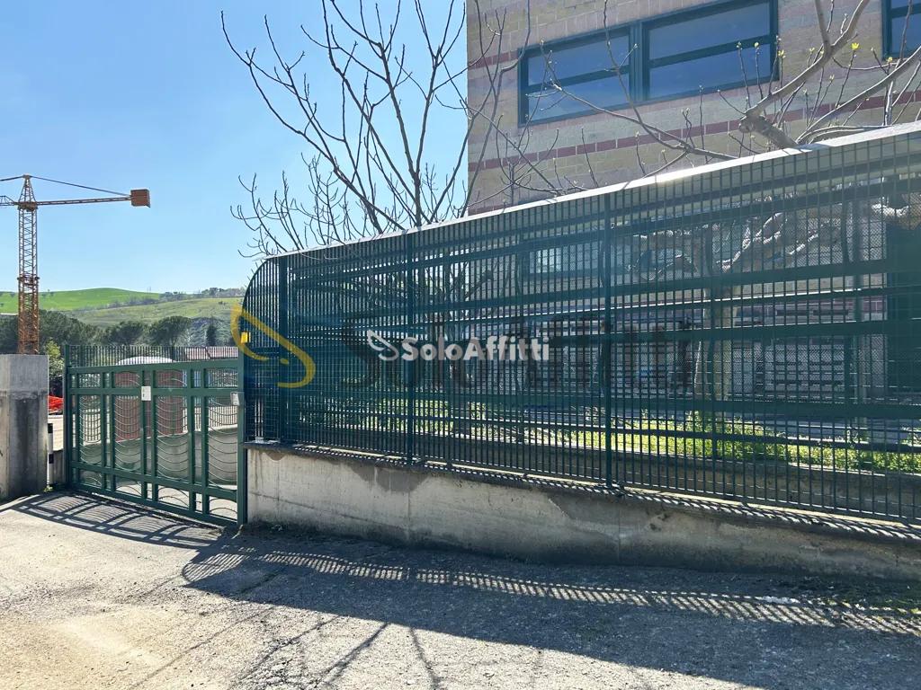 1-toaline ärihoone asukohas Teramo