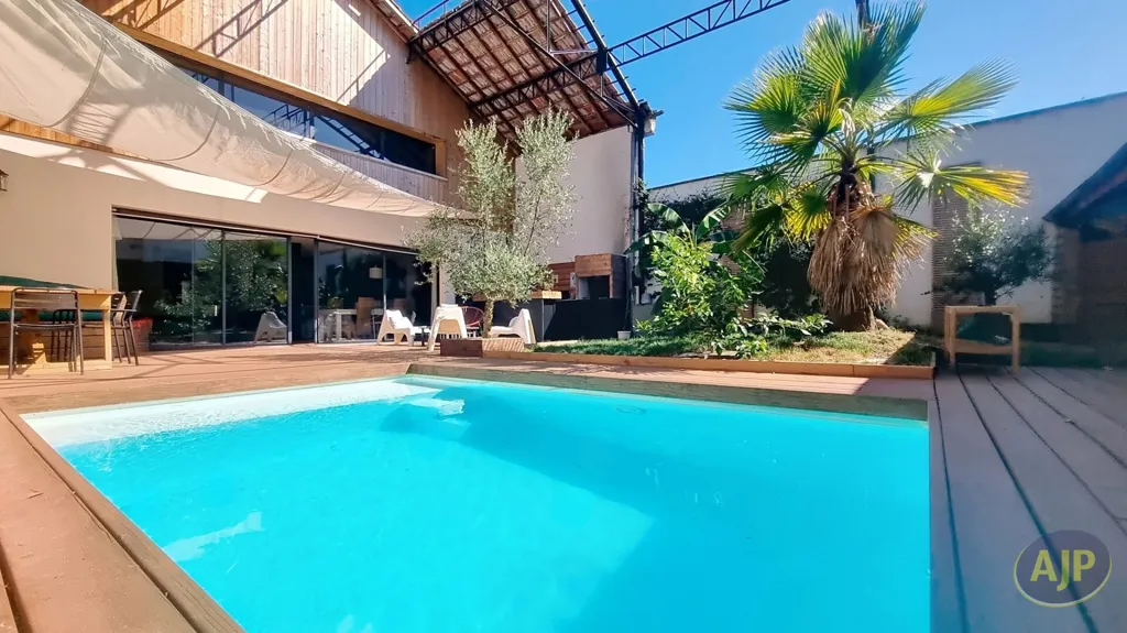 Piscine - Loft avec Piscine et Garage au Cœur de la Ville