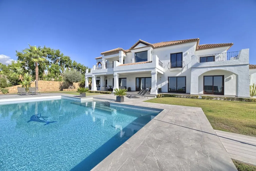 Piscine - Luxury Villa with Private Pool in Benahavís