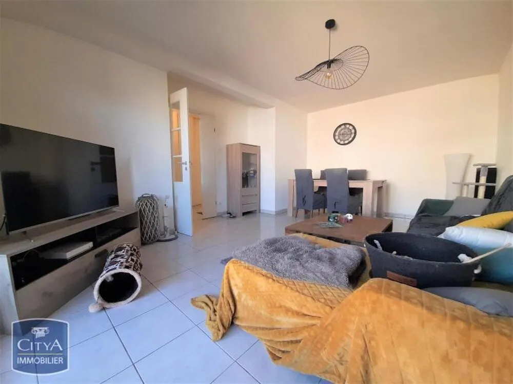 Séjour - Appartement 3 Pièces avec Balcon à Limoges