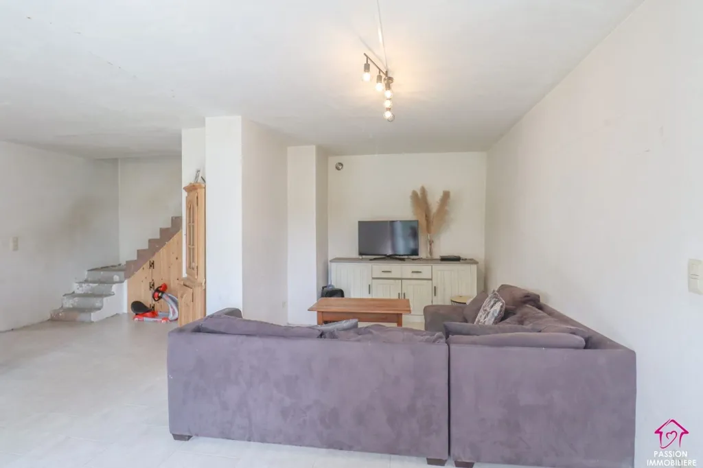 Soggiorno - Charming 3-Facade House with Garden in Scry