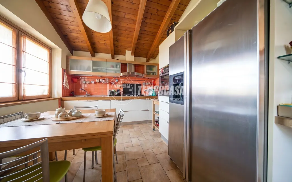 Cuisine - Bifamiliar Villa with Garden in Somma Lombardo