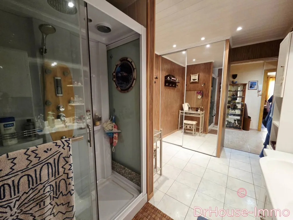Salles de bain - Maison de Caractère avec Garage à Cruzy