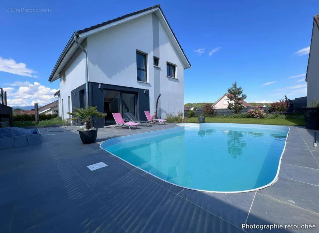 Bassein - Architectural House with Pool in Bessoncourt