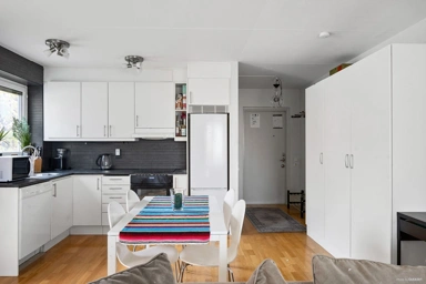Cucina - Bright Apartment with Triple Aspect Windows in Skärholmen