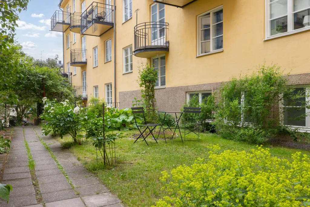 Aed - Twin-Unit Flat with City Views in Vasastan