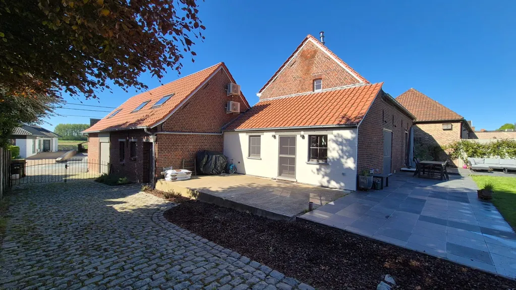 Extérieur - Hoeve Rénovée avec Vue Campagne à Sint-Martens-Lierde