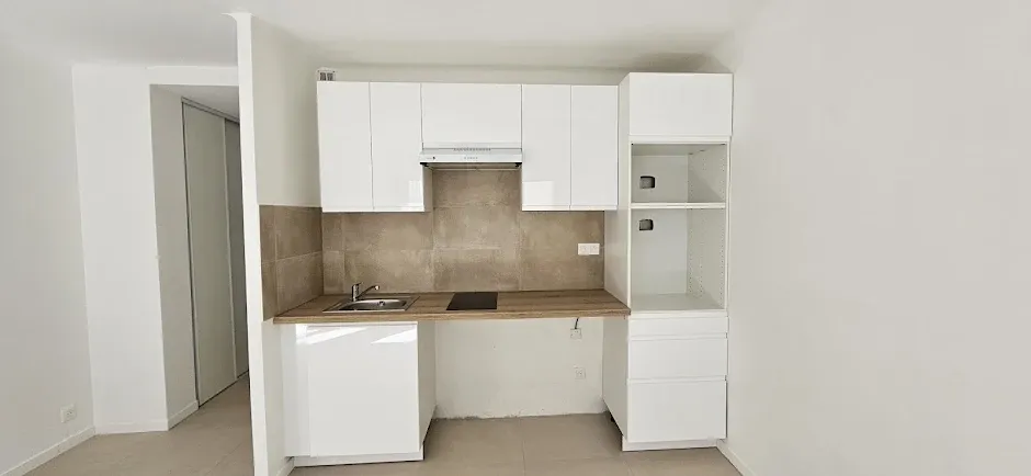 Cuisine - Appartement 1 Pièce avec Ascenseur à Nîmes