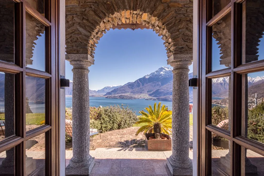Terrasse - Luxury Villa with Lake View in Dongo