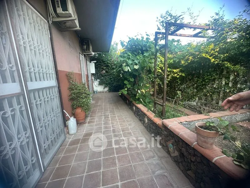 Jardin - Ground Floor Trilocale with Private Garden in Aci Castello