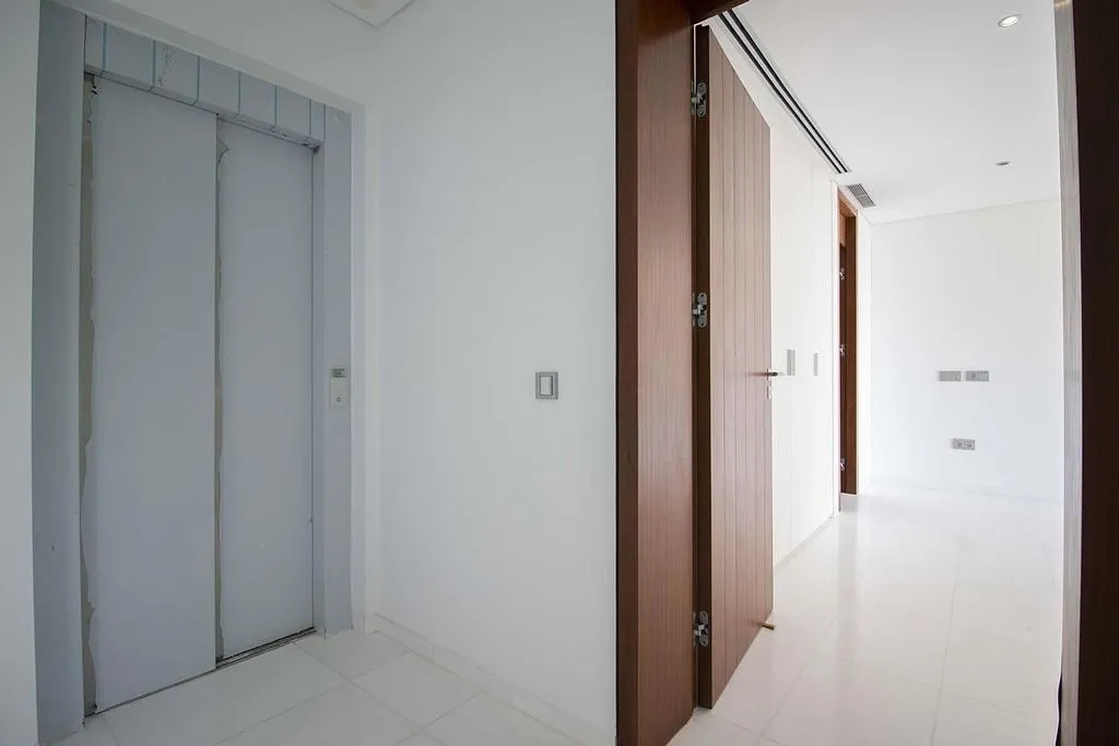 Entrée - Contemporary Townhouse with Pool in Ifara