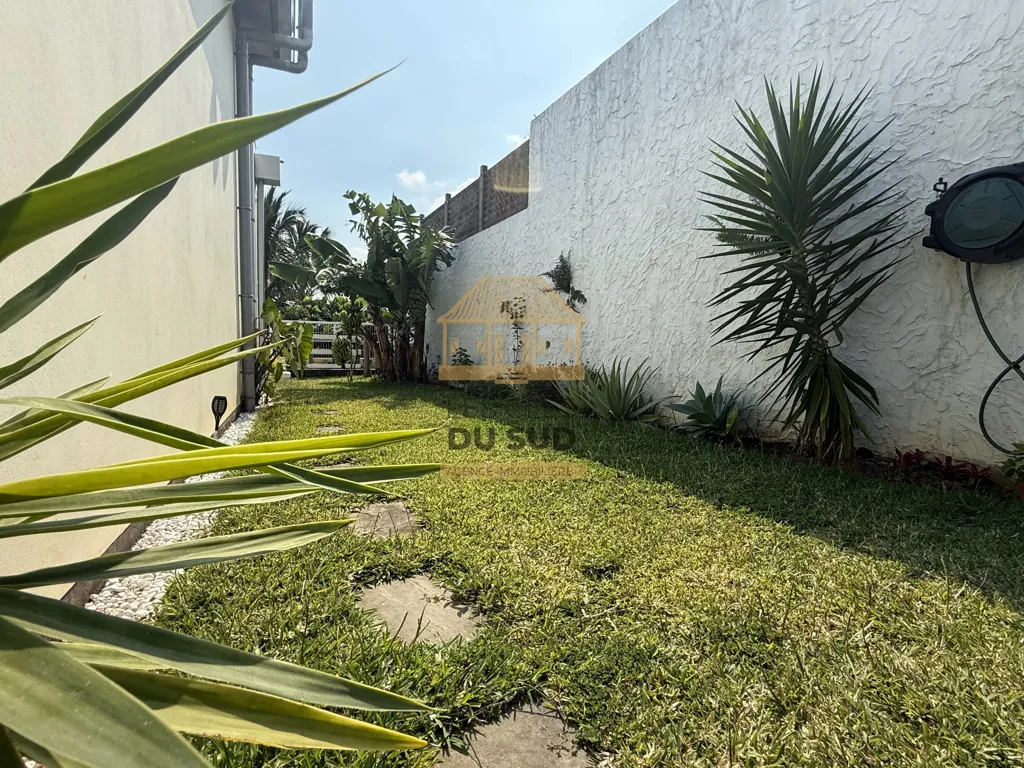 Aed - Modern House with Pool in Petite-Île