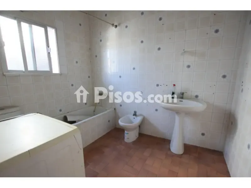 Bagni - Centrally Located House with Patio in La Albuera