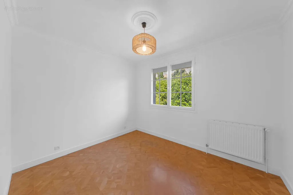 Stanze - 6-Piece House with Mountain View in Dijon