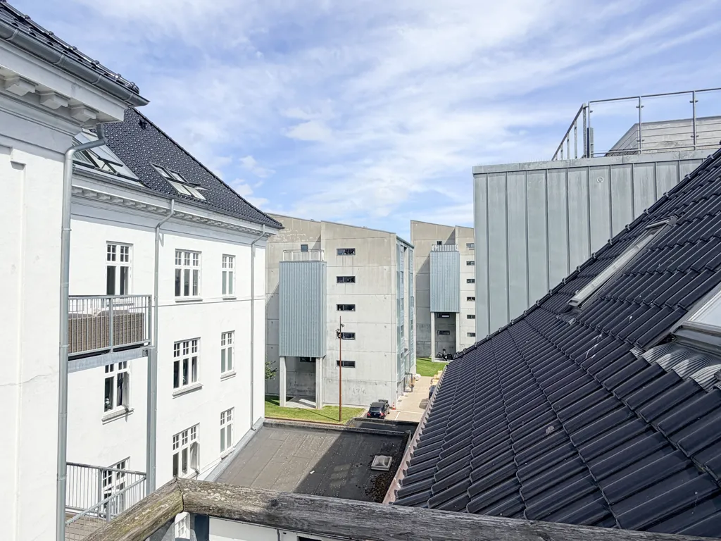 Balcone - 2-Bedroom Apartment in Historic Building, Aalborg