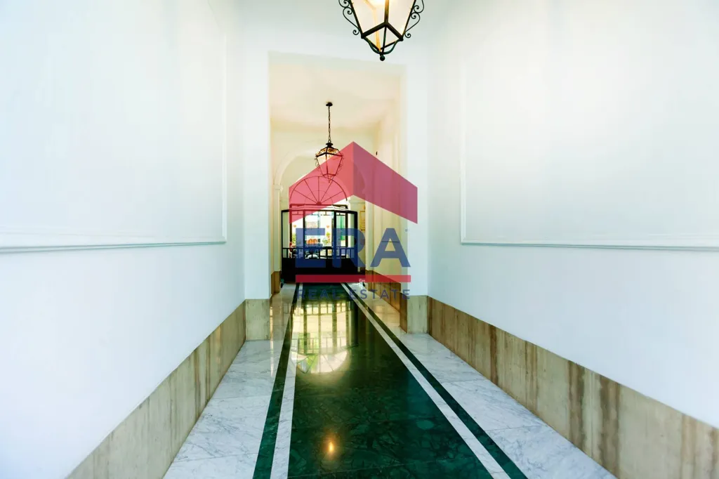 Entrée - Apartment with Triple Exposure in Prati, Rome