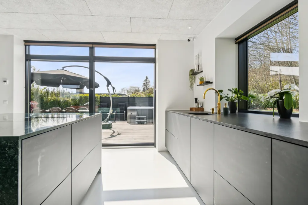 Cuisine - Modernised Villa with Terraces in Central Odder