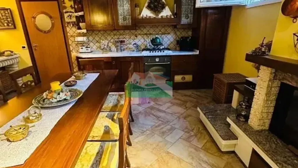 Cuisine - Villa with Three-Sided Garden in Ravenna