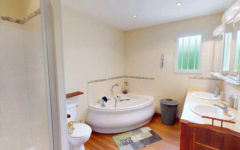 Salles de bain - Bungalow plein sud avec jardin à Octeville-sur-Mer