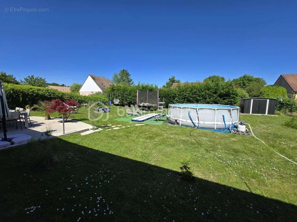 Aed - Single-Storey House with Terrace in Cuffy
