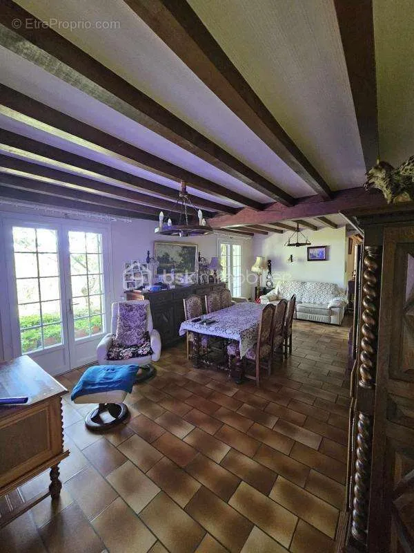 Sala da pranzo - Charming House with Garden in Coutras