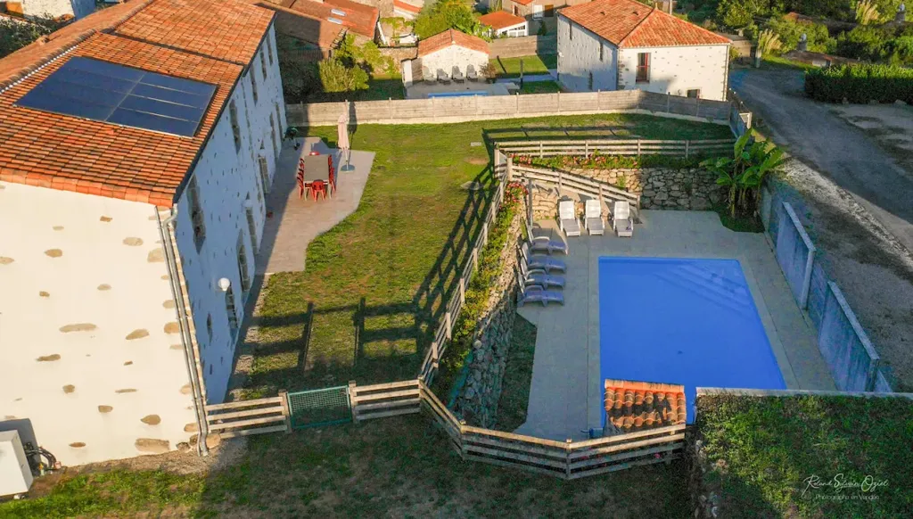 Õhuvaade - Longère with Pool in Village Centre