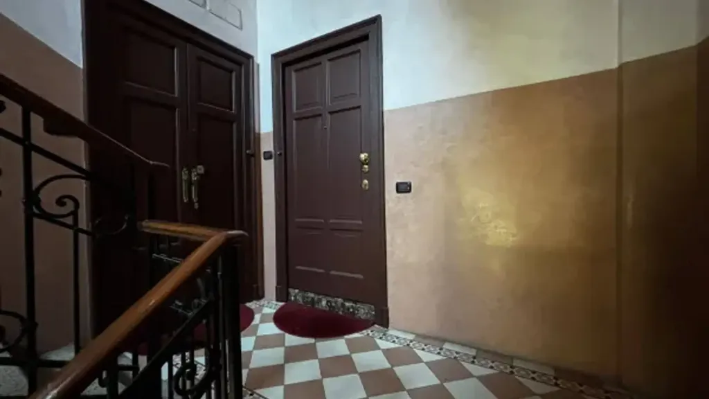 Esik - Rustic-Style Flat with Double Exposure in Milan