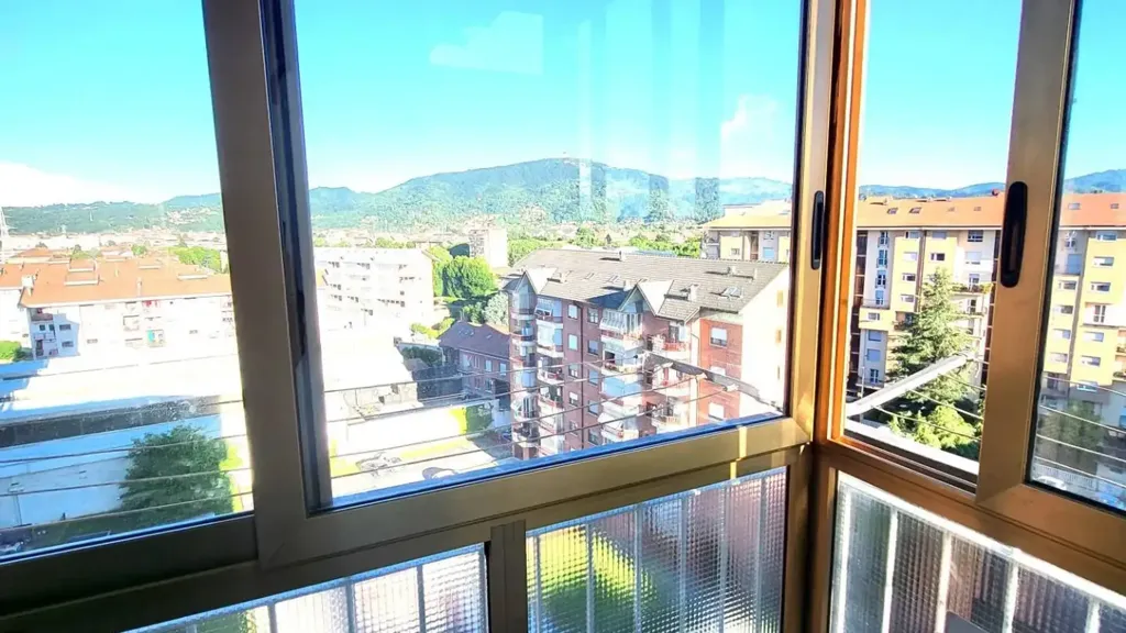 Balcon - Triplex with Panoramic View in Turin