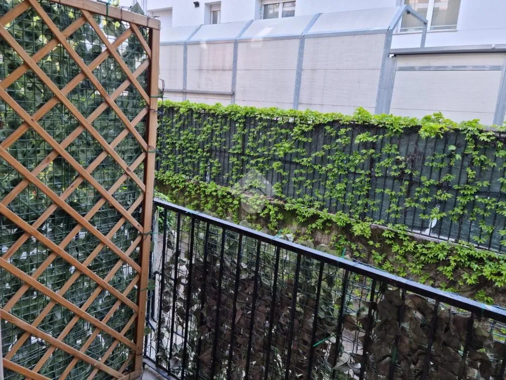 Rõdu - Fully Furnished Studio with Balcony in Milan