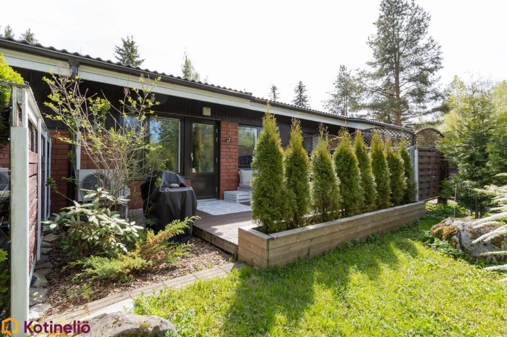 Aed - Spacious Duplex with Private Garden in Central Location