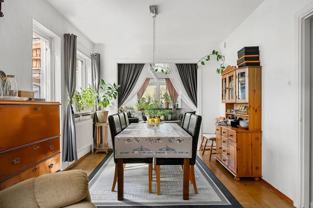 Salle à manger - Charming Villa with Garden in Filipstad