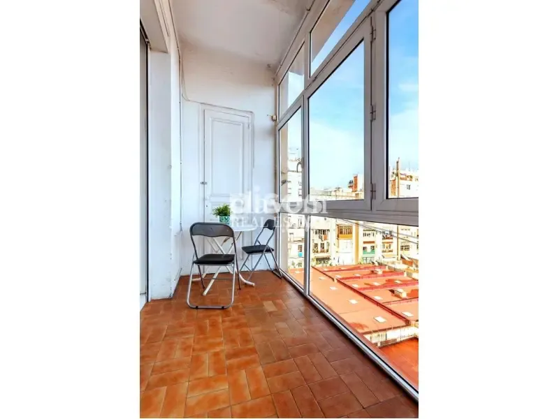 Terrass - Characterful Apartment with Balcony in L'Esquerra de l'Eixample