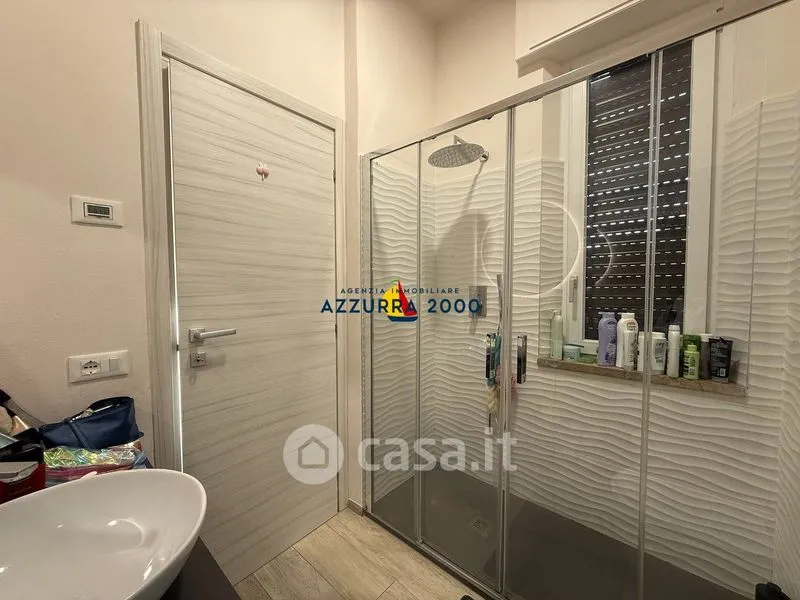 Bathrooms - Rear-Upper Flat with Sea View in Pisa