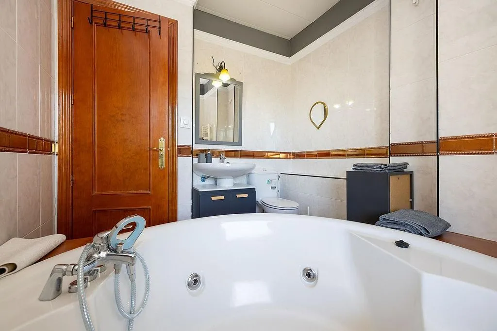 Salles de bain - Trevélez Apartment with Terraced Views