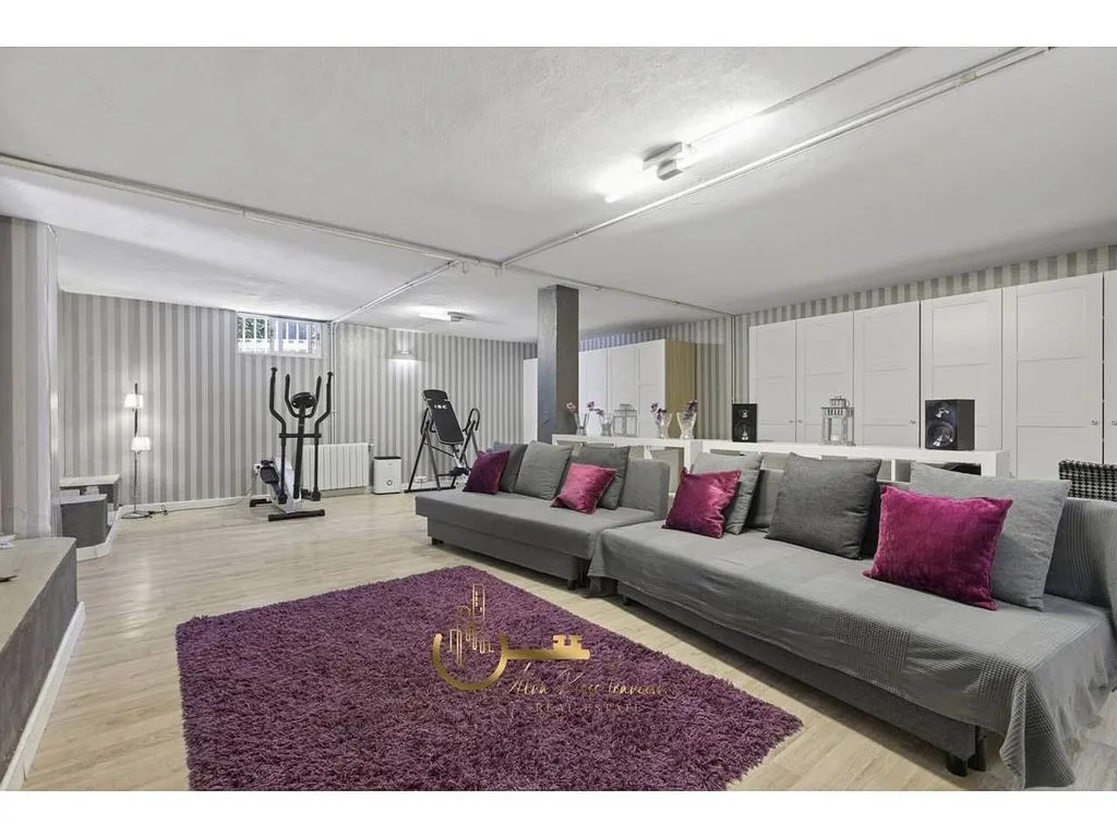Pièces - Renovated Chalet with Garden in Simón Verde