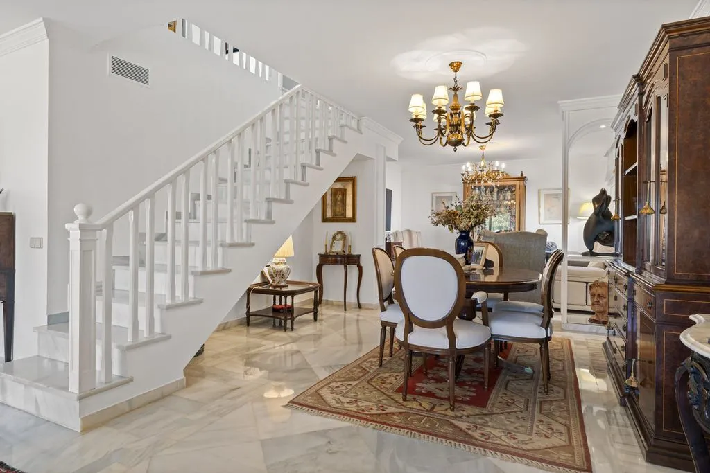 Dining Room - Luxury Townhouse with Pool in Marbella