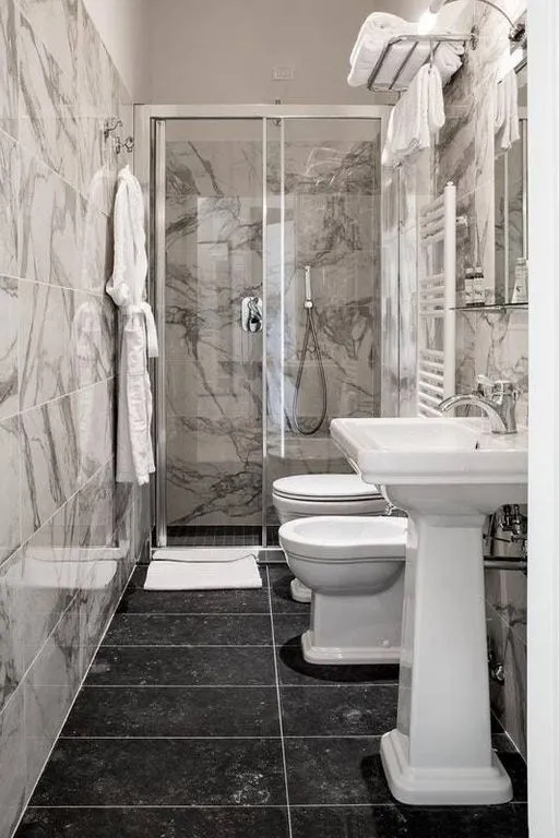 Vannitoad - 18-Bedroom Apartment with Panoramic Views in Florence