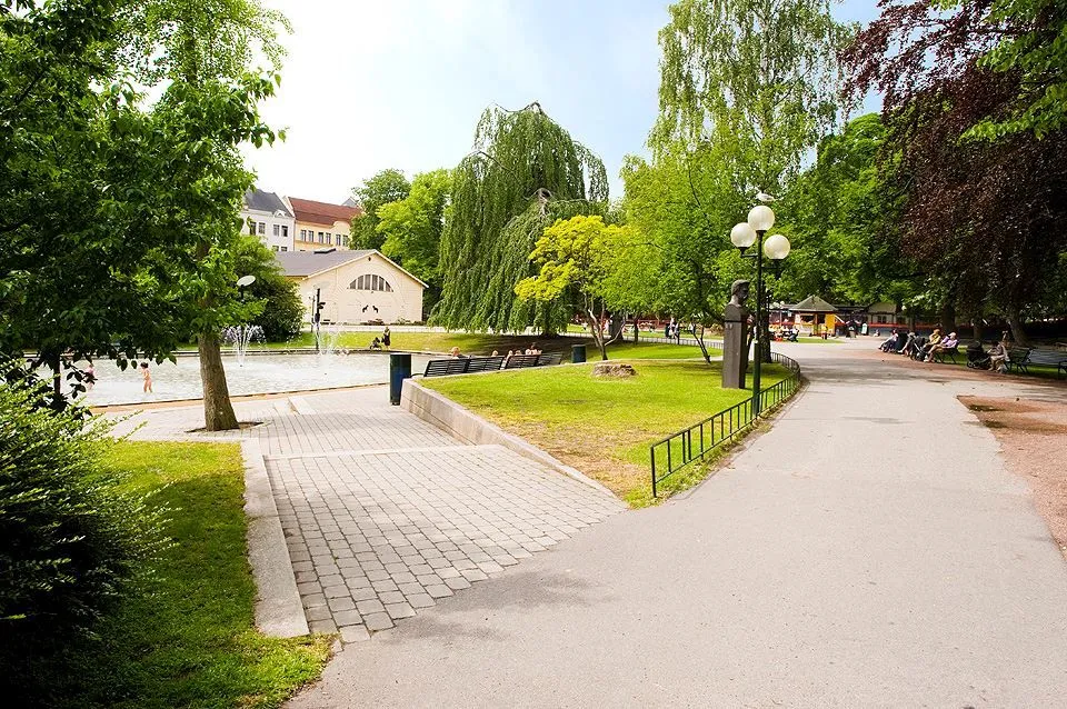 Two-Bedroom Flat with Balcony on Åhusgatan