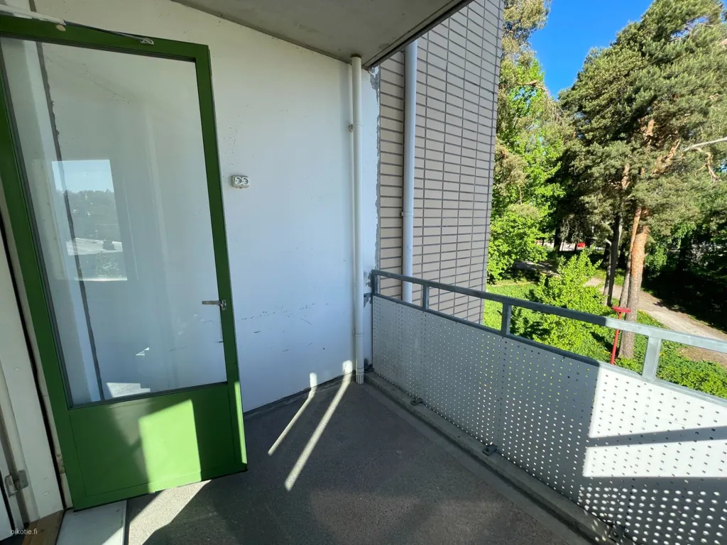 Balcon - Apartment with Balcony in Kerava