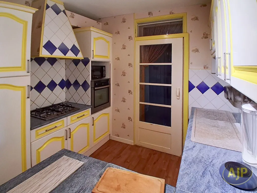 Köök - 3-Bedroom House with Garden in Saintes Rive Droite