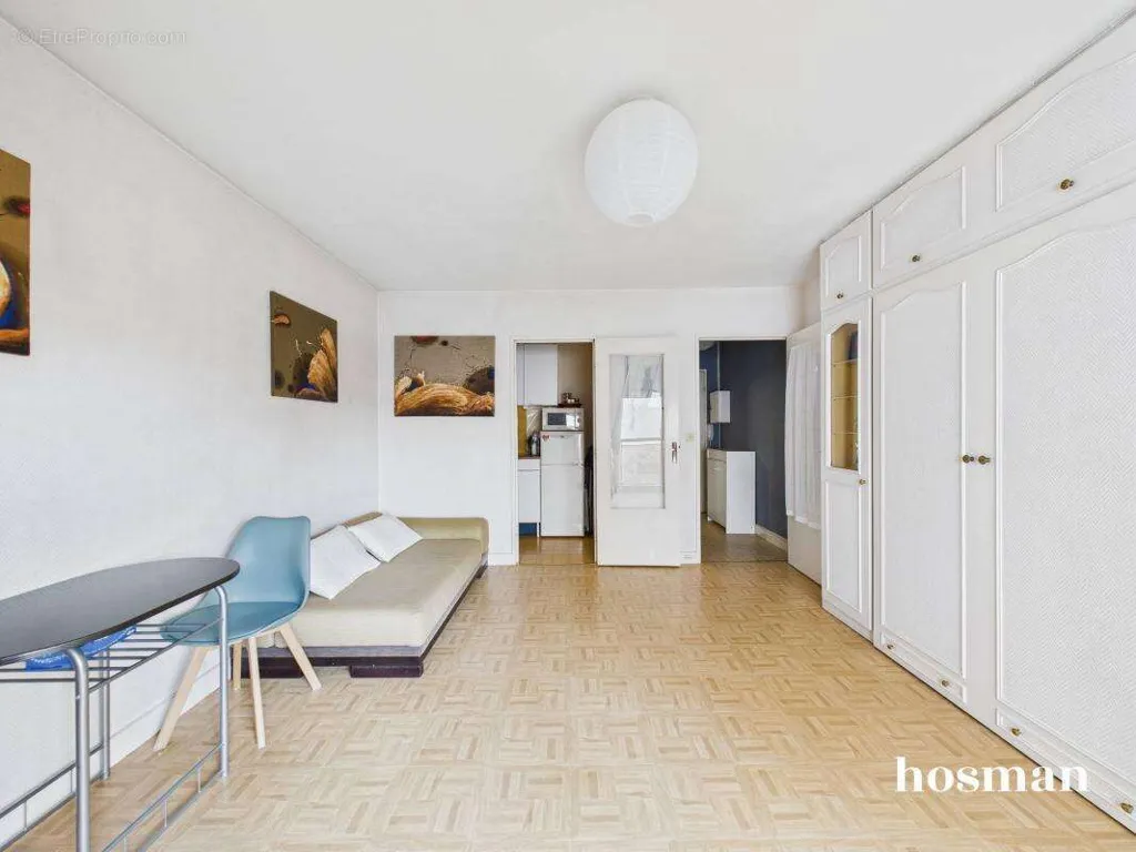 Séjour - Studio avec Balcons et Ascenseur à Paris 18ᵉ