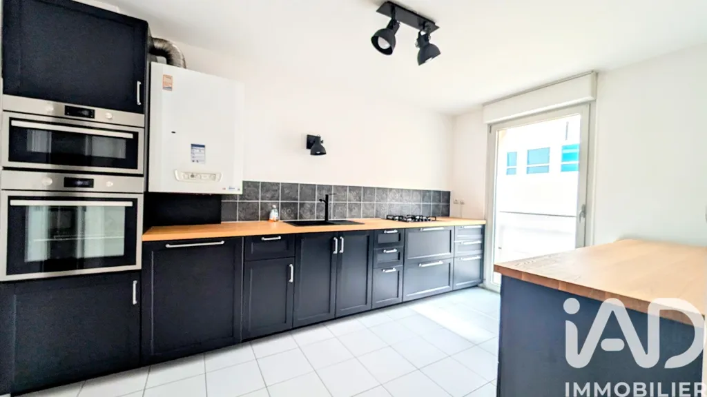 Cucina - Spacious Apartment with Terrace in Le Mans