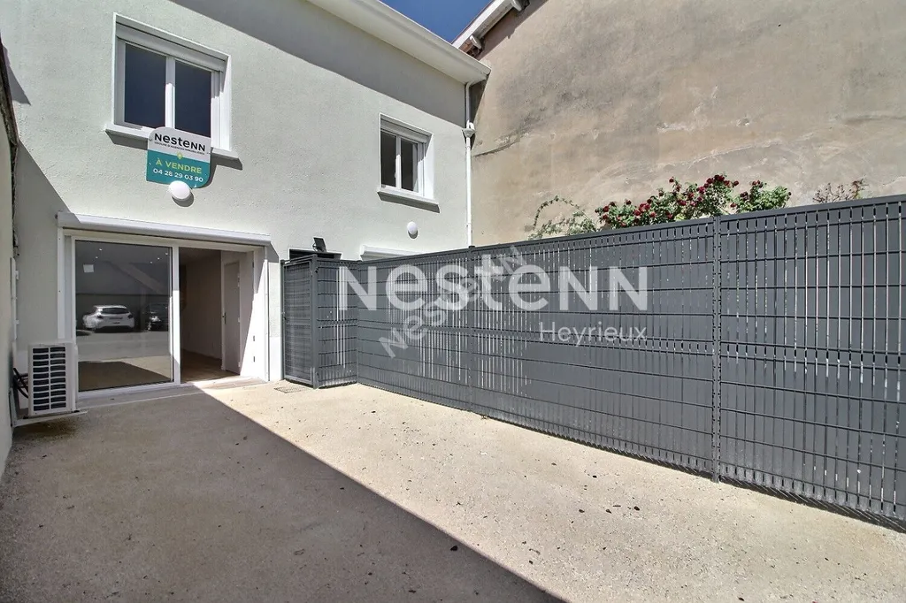 Giardino - Refurbished Triplex with Terrace in Heyrieux
