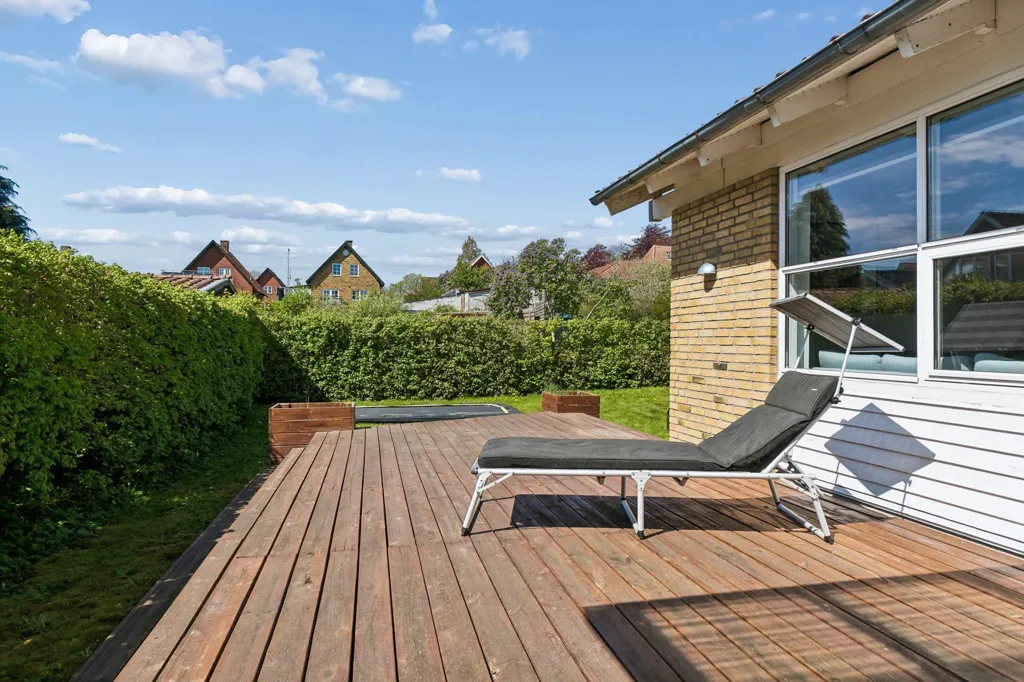 Terrass - Fenced Villa with Garden in Næsby, Odense N