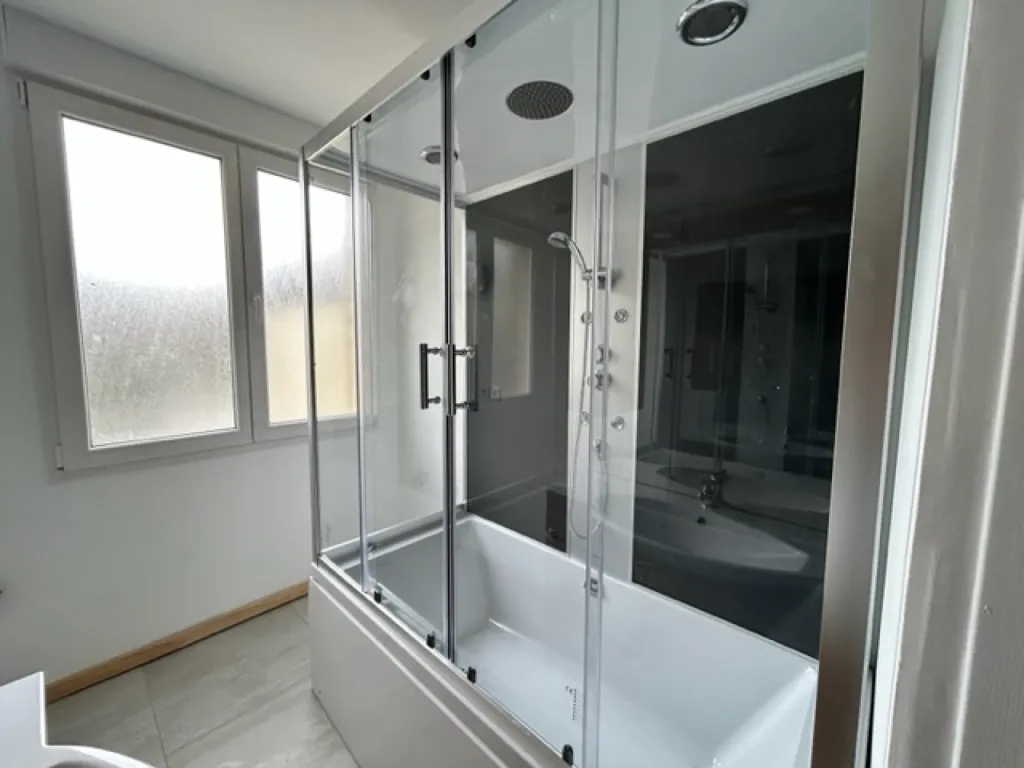 Salles de bain - Maison en Colombage Rénovée à Elbeuf