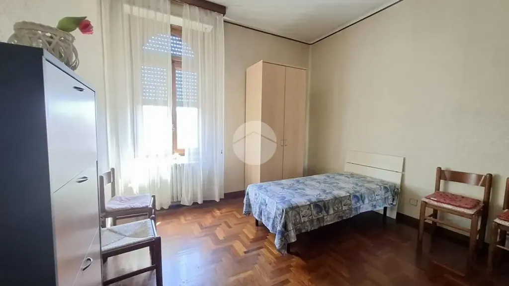 Camere da letto - Appartamento con balcone in centro a Voghera